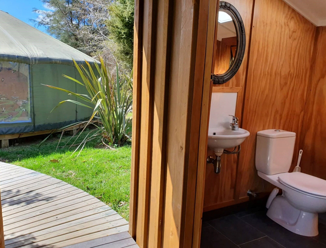 Bathroom 3, On The Track Lodge, Marlborough