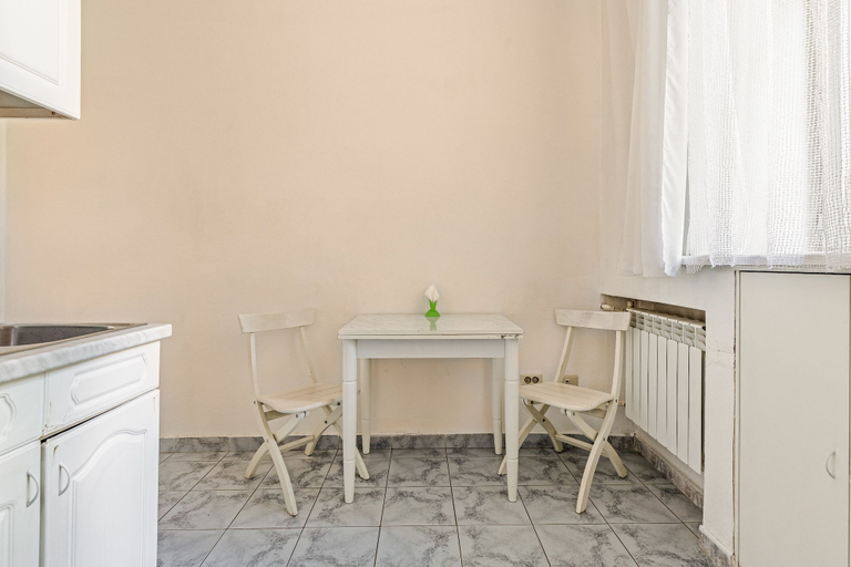 Others 5, Apartment on Park Pobedy, Western
