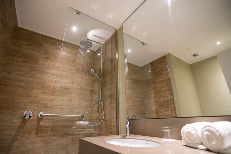 Bathroom 4, Hotel Costanera Concepcion, Concepción