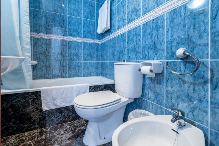 Bathroom 3, Hotel Canadá, Tarragona
