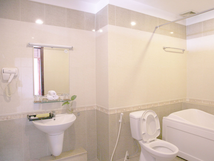 Bathroom 4, Hoa Phat Hotel & Apartment, Thủ Đức
