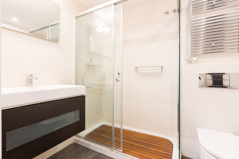 Bathroom 4, Apartment Rotonda Planta, Girona