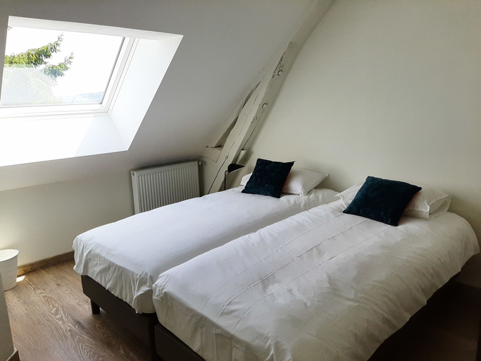 Bedroom 4, Le Feneau, Allier