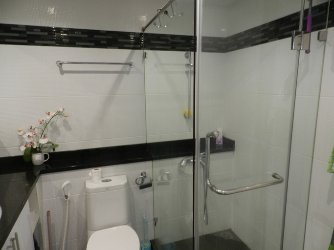 Bathroom 3, Alex Group Jomtien Plaza Condotel, Pattaya