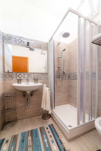 Bathroom 5, La Maison-D B&B, Bari