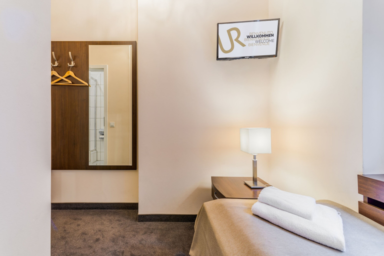Bedroom 4, Upper Room Hotel Kurfurstendamm, Berlin