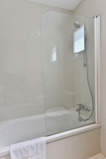 Bathroom 5, Mon Repos Hotel
