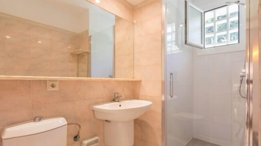 Bathroom 2, Villa Pandora, Girona