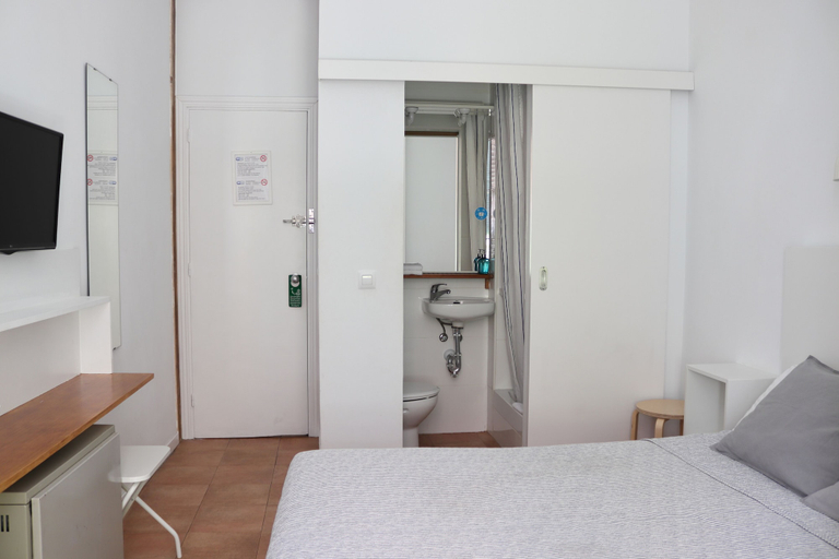 Bedroom 5, Hostal La Zona, Madrid