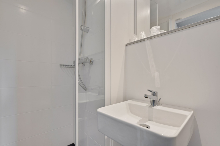 Bathroom 3, Balladins Blois, Loir-et-Cher