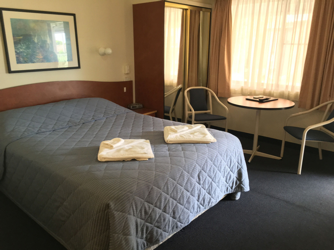Bedroom 3, Town & Country Motel, Strathfield