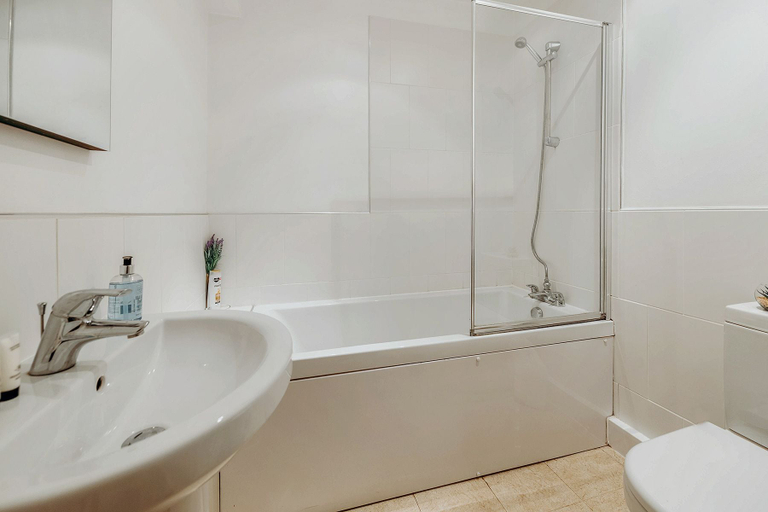 Bathroom, Douglas House, Gloucestershire