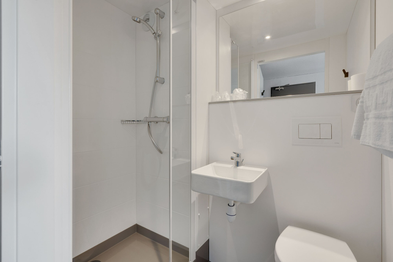 Bathroom 3, Balladins Blois, Loir-et-Cher
