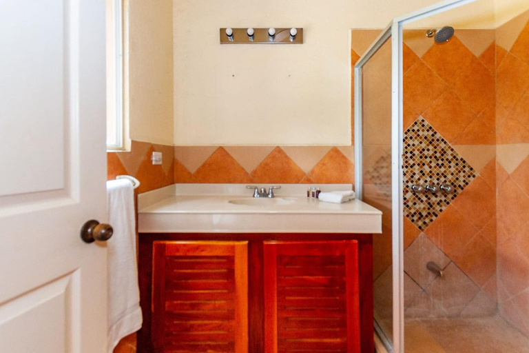 Bathroom 4, Charming Duplex in Playa Potrero’s Surfside Community, with a Private Pool, Cozy Interior & Walkable Access to the Beach, Santa Cruz