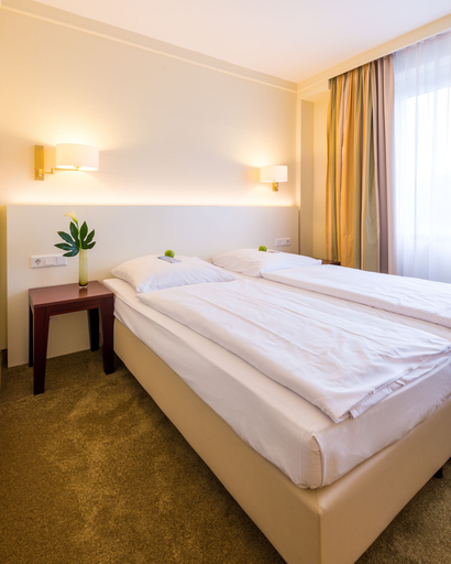 Bedroom 2, relexa hotel Stuttgarter Hof Berlin, Berlin