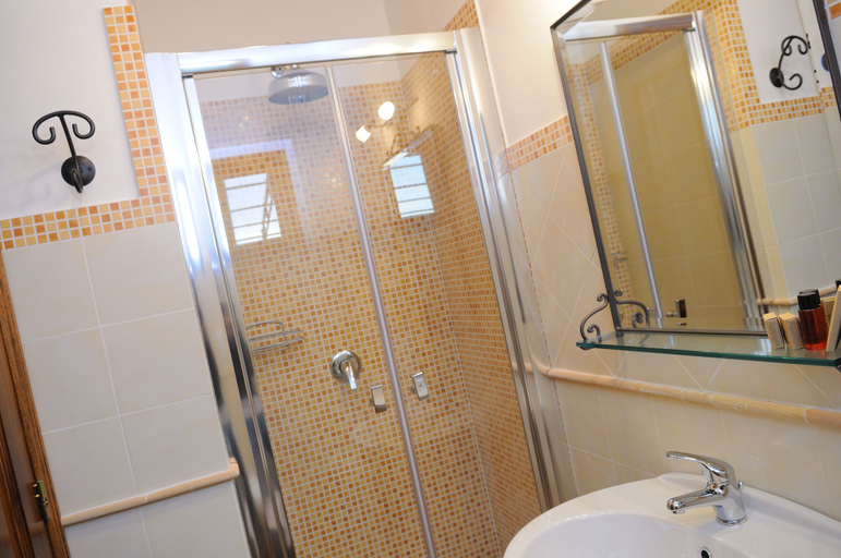 Bathroom 4, Cerchio Verde, Grosseto