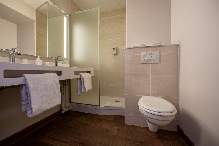 Bathroom 4, B&B HOTEL LES HERBIERS, Vendée