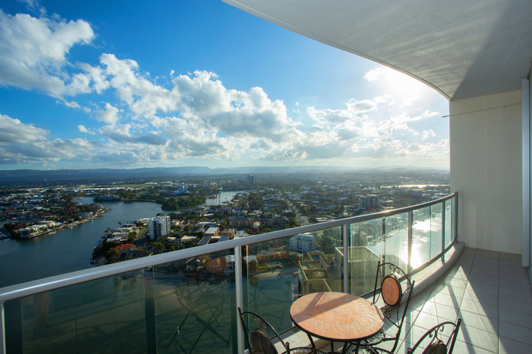 Exterior & Views 8