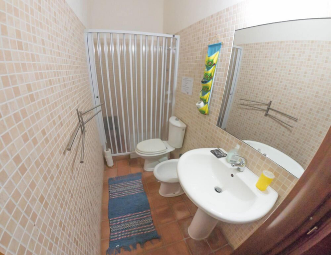 Bathroom 4, A Lumìa, Syracuse