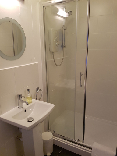 Bathroom 4, Ty Helyg Guest House, Powys