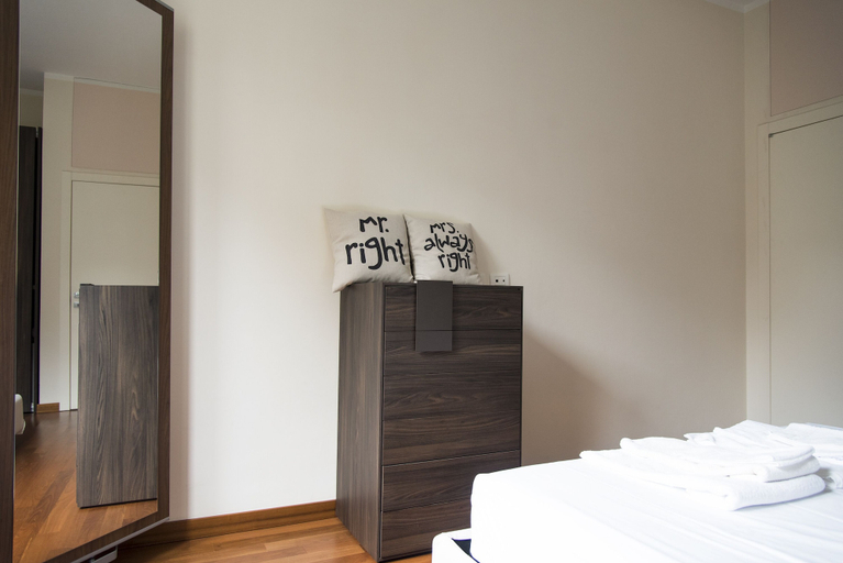 Bedroom 3, 2 Bedrooms Flat with Parking near Metro Stop, Milano