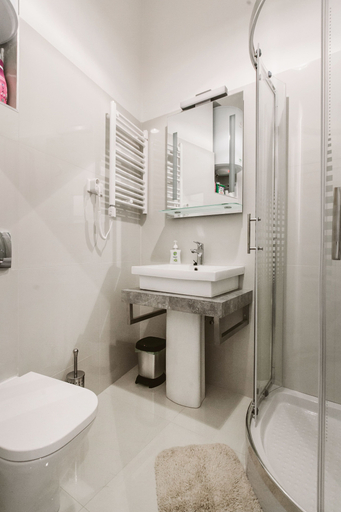 Bathroom 4, Andrassy 1 Apartment, Budapesti