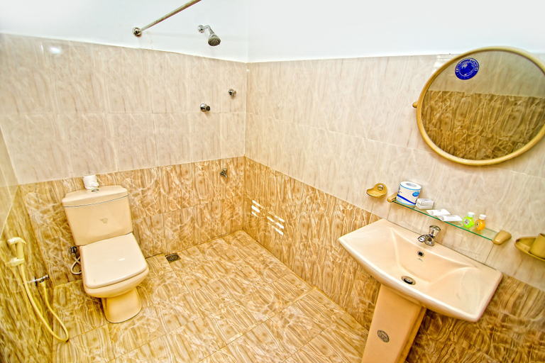 Bathroom 4, Thilaka City Hotel, N. Palatha East