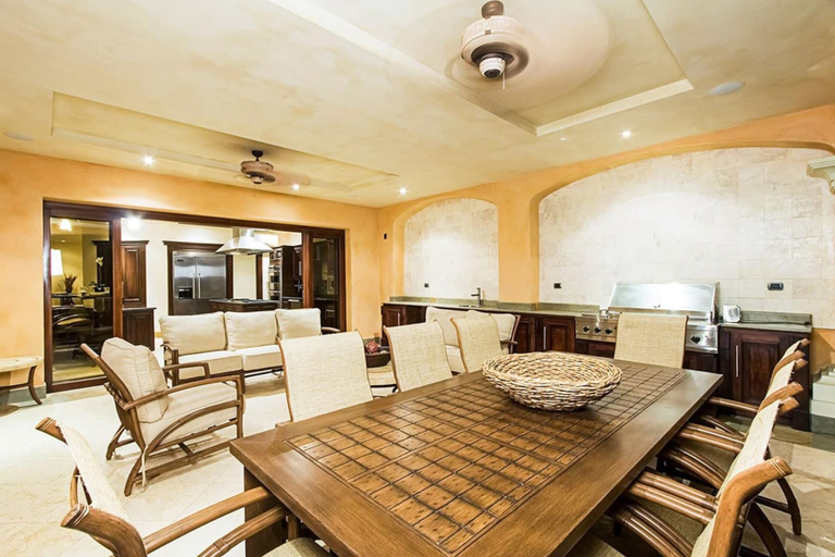 Others 5, Luxurious Beachfront Mansion with a Stunning Infinity Pool in Playa Flamingo, Santa Cruz
