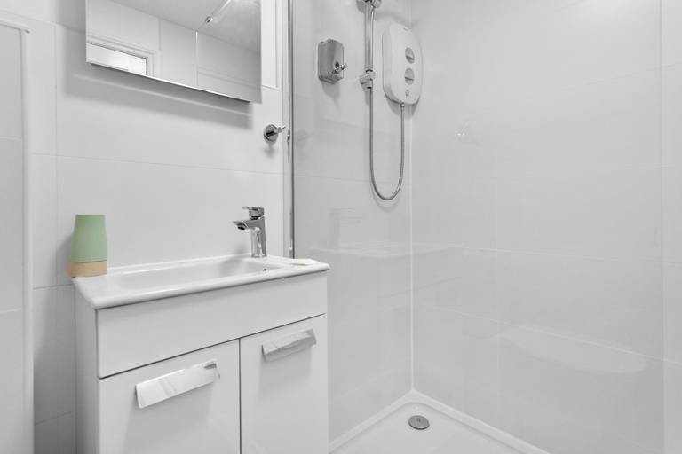 Bathroom 5, The Cimon, Torbay