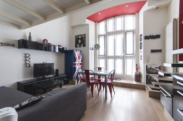 Living area 2, Welcoming Place in Ticinese/Darsena District, Milano