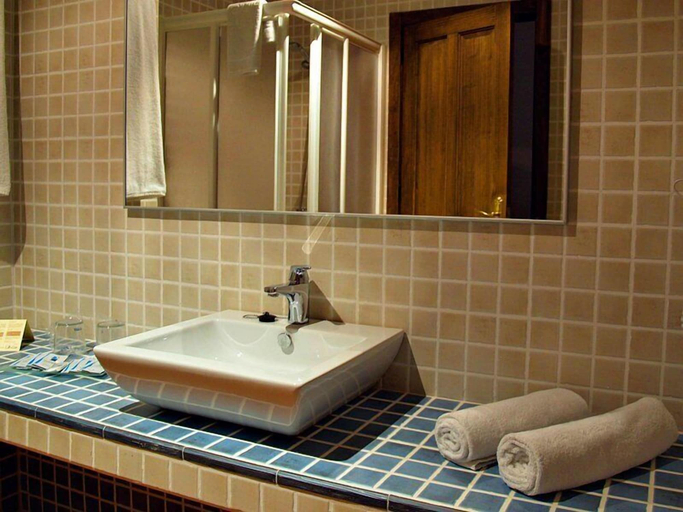 Bathroom 5, Rosaleda de Don Pedro, Jaén