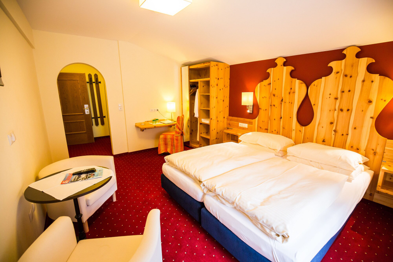 Bedroom 2, Hotel Enzian by Alpeffect Hotels, Sankt Johann im Pongau