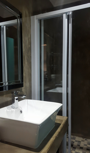 Bathroom 3, Sangiro Game Lodge, Mangaung