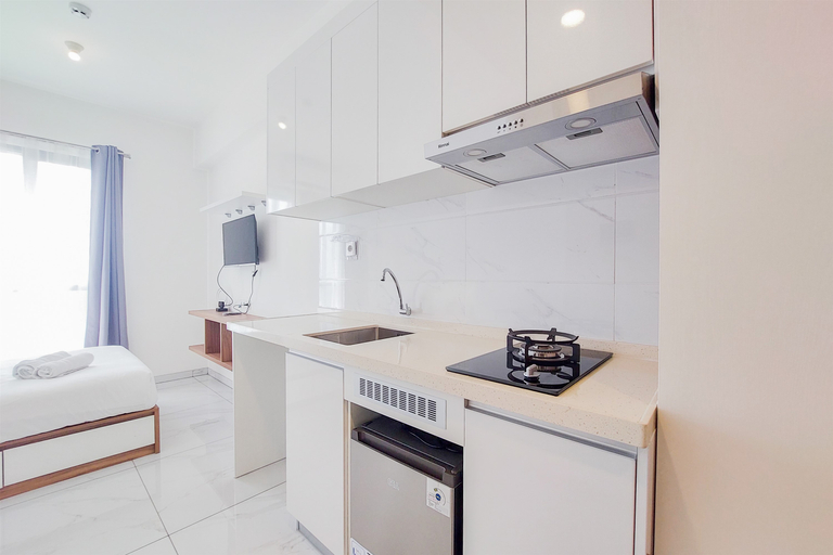 Others 2, Comfortable and Homey Studio Apartment at Sky House Alam Sutera By Travelio, Tangerang