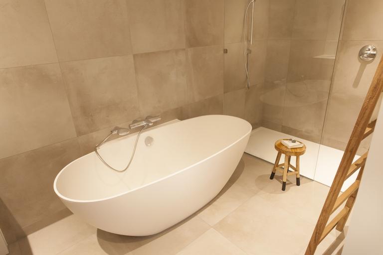 Bathroom 5, Van der Valk Hotel Apeldoorn, Apeldoorn
