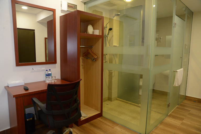 Bathroom 5, Elegant Hotel, Batu Pahat