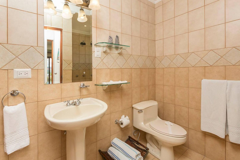 Bathroom 4, Luxury 4th-floor Suite With Pool and Endless Ocean Views, Santa Cruz