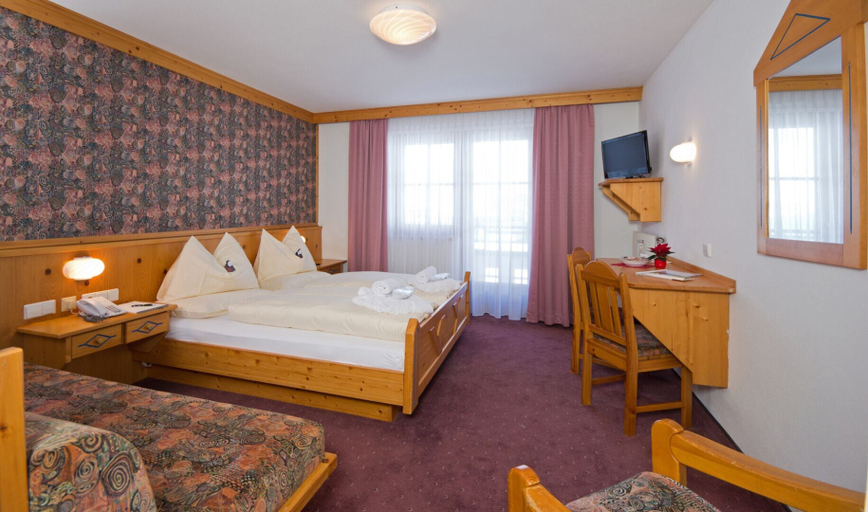Bedroom 3, Hotel Enzian by Alpeffect Hotels, Sankt Johann im Pongau