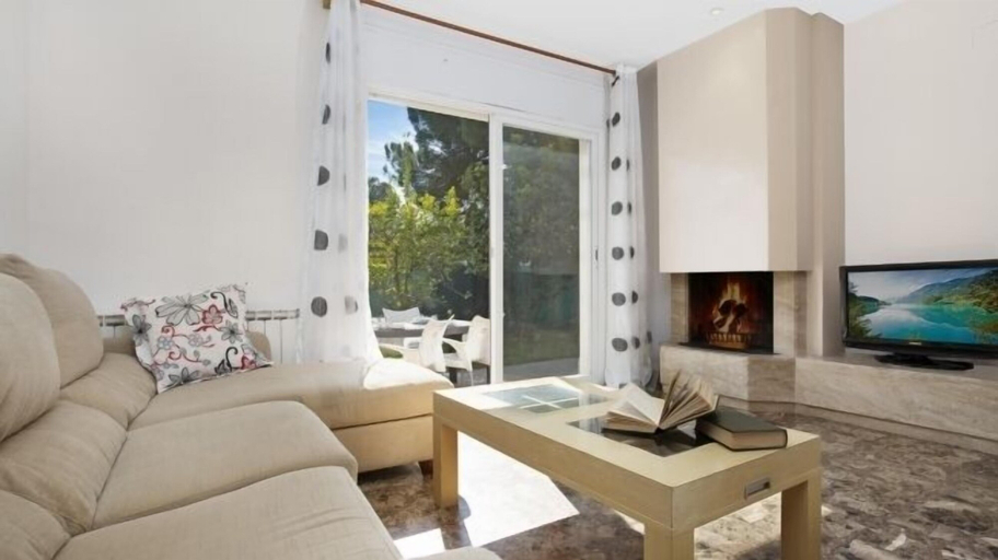Others 5, Villa Lina, Girona