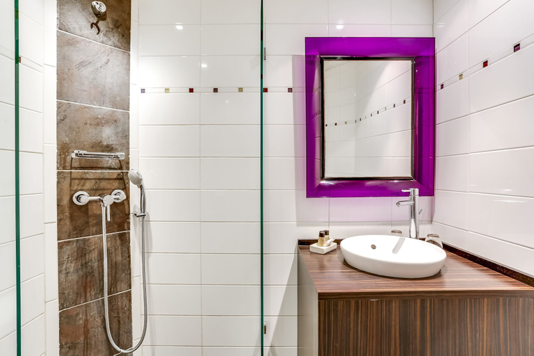 Bathroom 3, Hotel Le Mistral, Alpes-Maritimes
