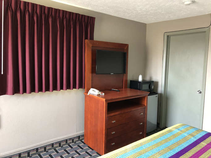 Bedroom 2, Royal Motel, Morgan