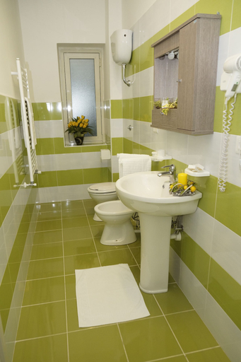 Bathroom 5, Hotel Valleverde, Salerno