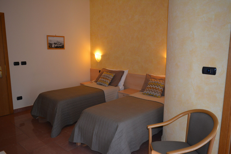 Bedroom 2, Albergo La Collina, Salerno