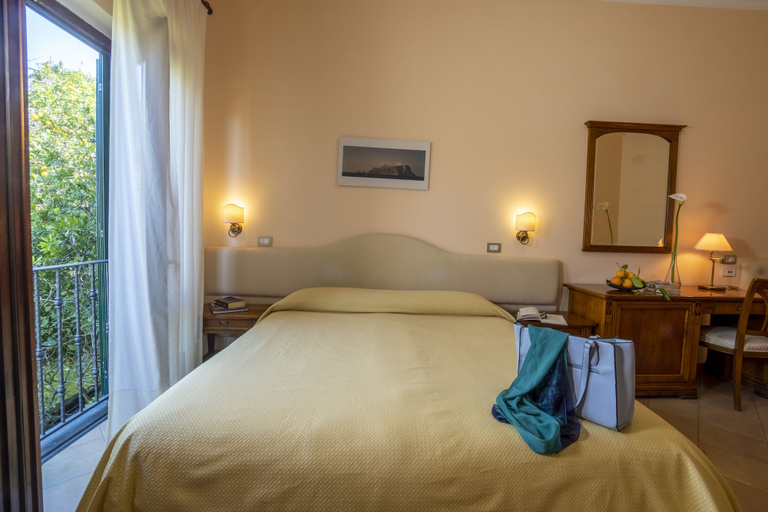 Bedroom 3, Il Roseto Resort, Napoli