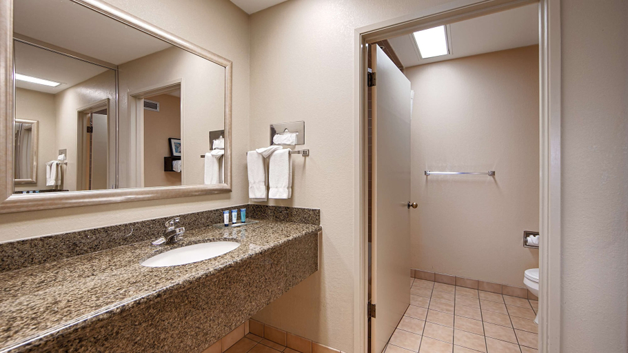 Bathroom 5, Best Western Plus Forest Park Inn, Santa Clara