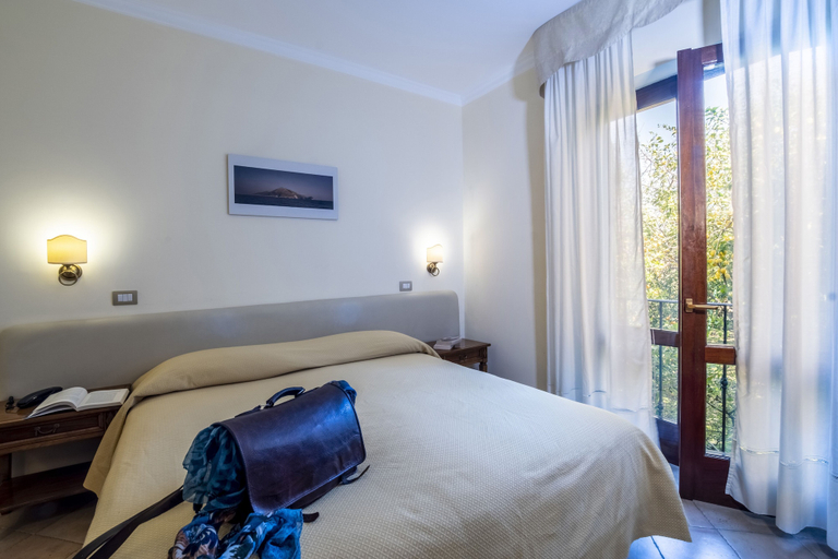 Bedroom 4, Il Roseto Resort, Napoli