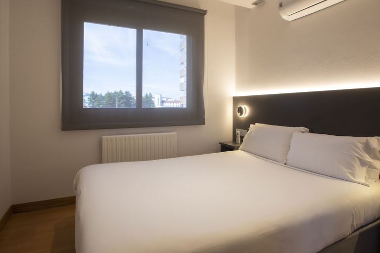 Bedroom 4, Hotel Sancho Ramírez, Navarra
