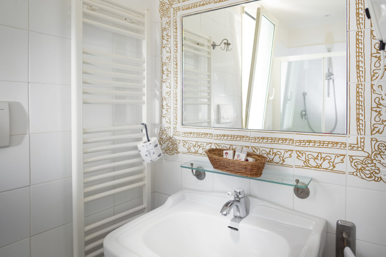 Bathroom 5, Hotel LaMorosa, Rimini