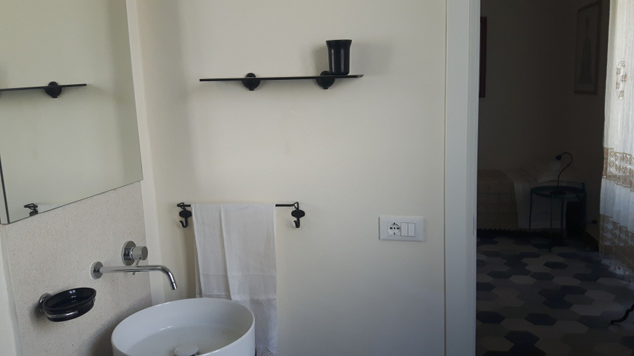 Bathroom 5, Casa Maltese ri Scicli, Ragusa