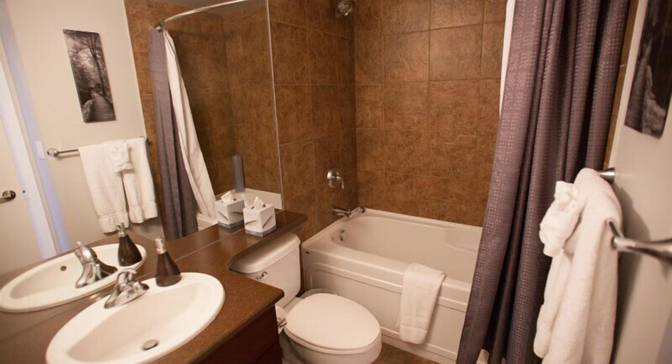 Bathroom 3, Corporate Suites Calgary, Division No. 6
